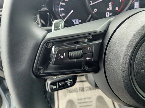 Certified 2025 Porsche Macan image 13