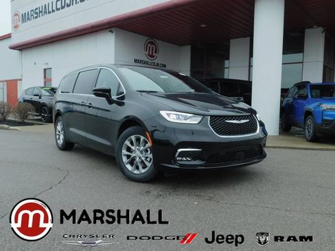 New 2026 Chrysler Pacifica Limited FWD image 1