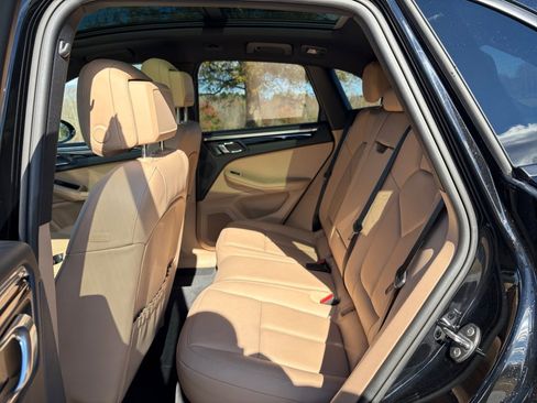 Certified 2025 Porsche Macan image 20