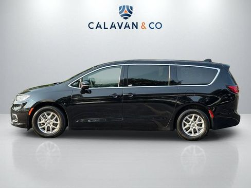 Used 2025 Chrysler Pacifica Select FWD image 4
