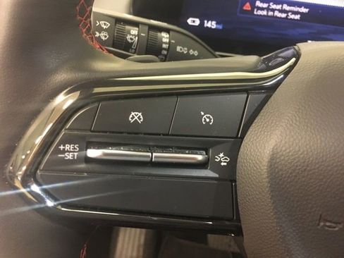 Used 2024 Chevrolet Equinox EV RS FWD image 29
