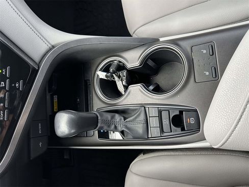 Used 2022 Toyota Camry XSE image 17