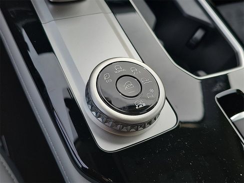 New 2026 Mitsubishi Outlander SE image 15