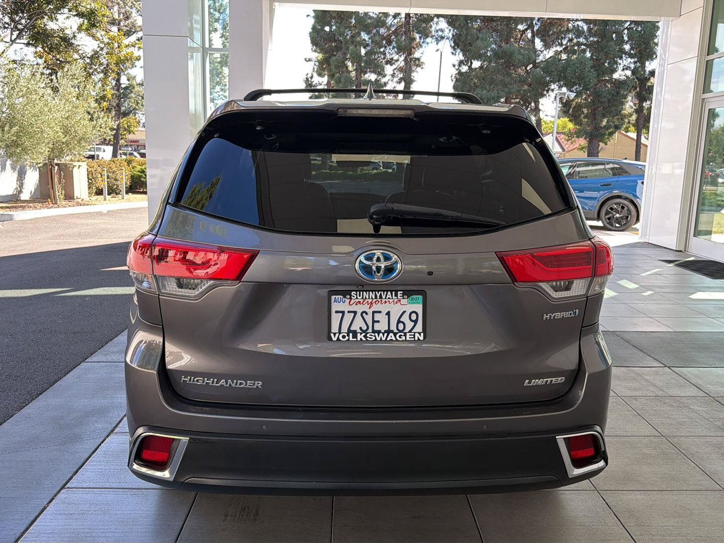 Used 2017 Toyota Highlander Limited Platinum AWD/4WD image 4