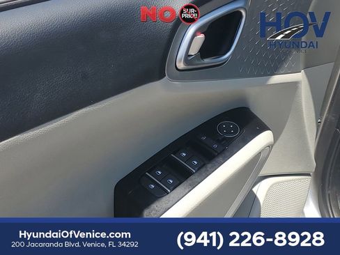 Used 2023 Kia Soul LX w/ LX Technology Package FWD image 21
