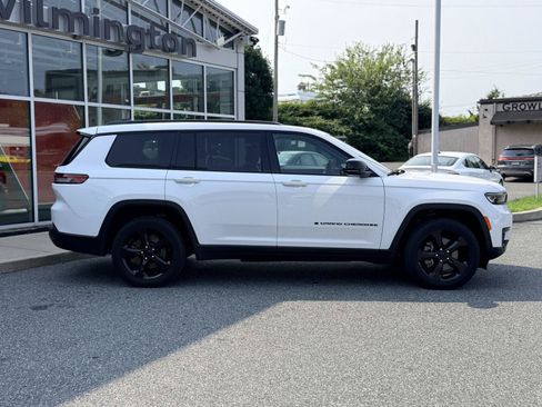 Used 2024 Jeep Grand Cherokee L Laredo AWD/4WD image 7