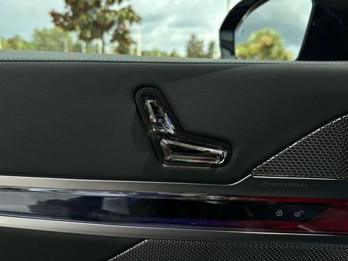 New 2025 BMW i7 xDrive60 image 16
