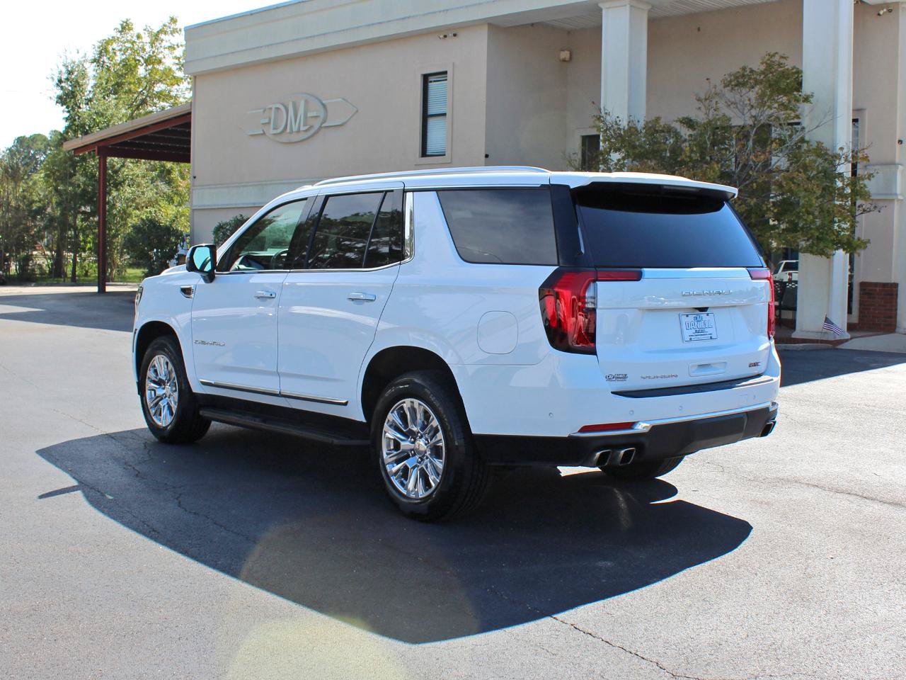 Used 2025 GMC Yukon Denali RWD image 9