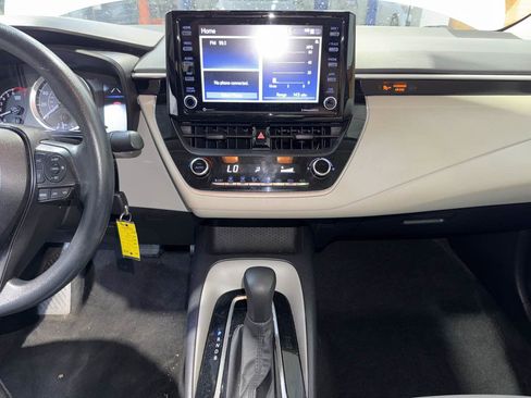 Used 2022 Toyota Corolla LE FWD image 21