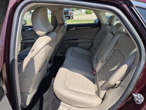 Used 2018 Ford Fusion SE w/ Fusion SE Technology Package FWD image 9