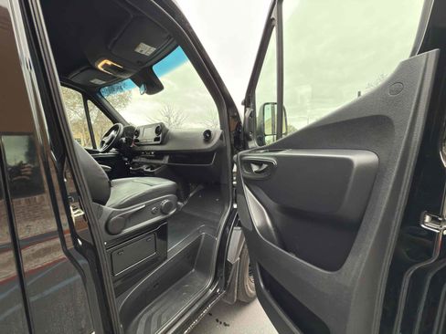 Used 2023 Mercedes-Benz Sprinter 2500 image 50