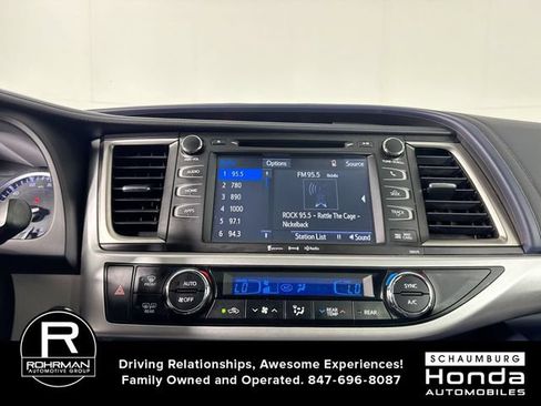 Used 2017 Toyota Highlander XLE AWD/4WD image 9