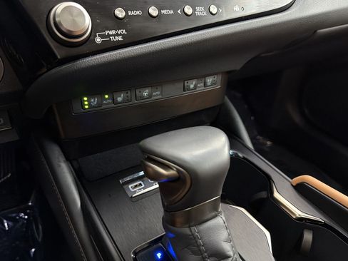 Certified 2025 Lexus ES 350 w/ Premium Package FWD image 19