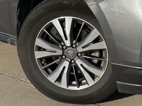 Used 2017 Nissan Pathfinder S FWD image 8