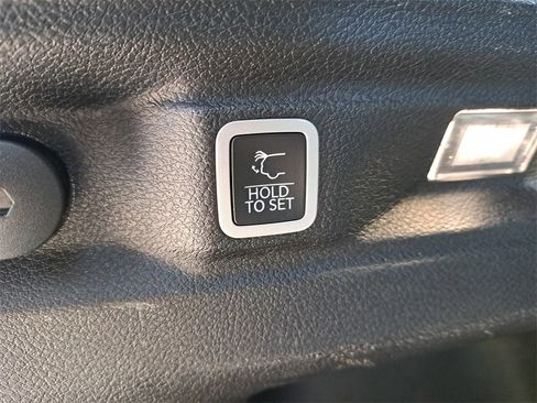 Used 2023 Jeep Grand Cherokee L Laredo image 14