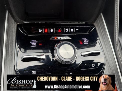 Used 2024 Jeep Wagoneer L Series III w/ Flexible Seating Group image 30