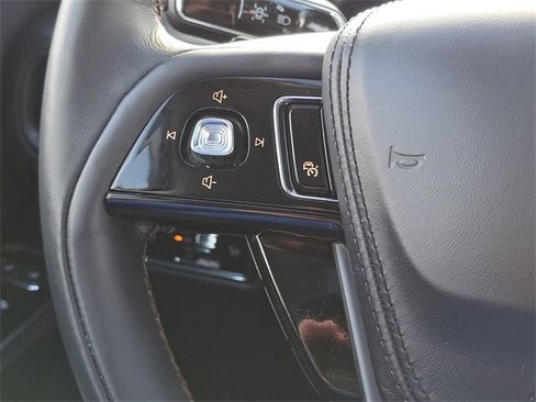 Used 2025 Lincoln Aviator AWD image 18