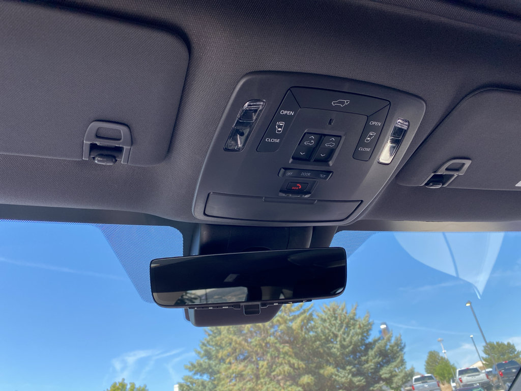 Used 2023 Toyota Sienna Platinum AWD/4WD image 12