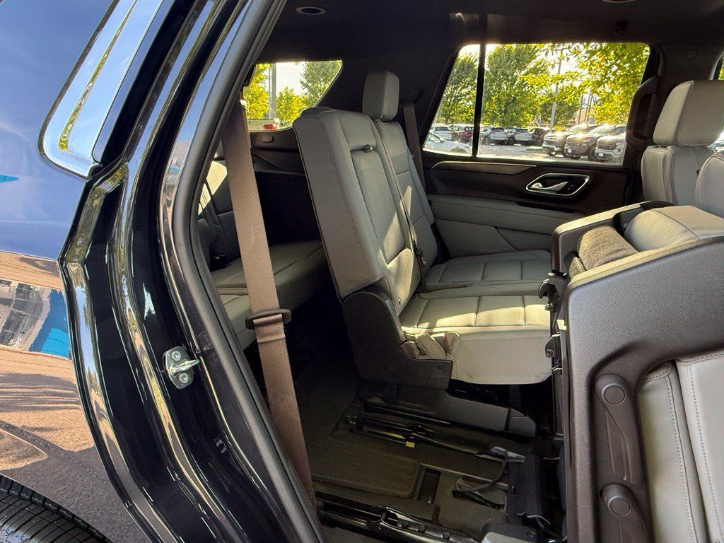 Used 2024 Chevrolet Tahoe LT w/ Luxury Package AWD/4WD image 17