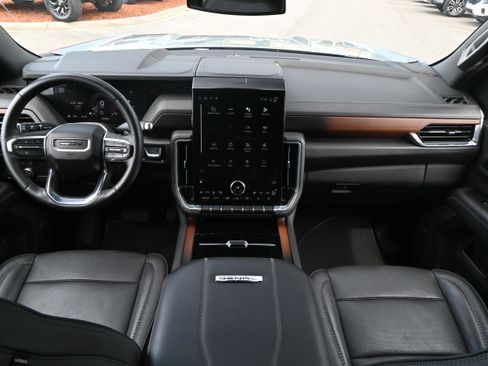 Used 2025 GMC Yukon Denali AWD/4WD image 27