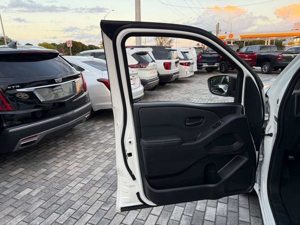 Used 2024 Nissan Frontier S w/ Technology Package RWD image 27