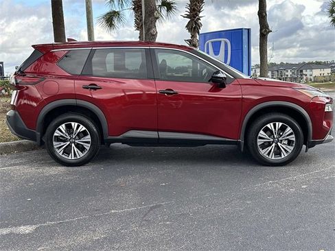 Used 2023 Nissan Rogue SV image 2