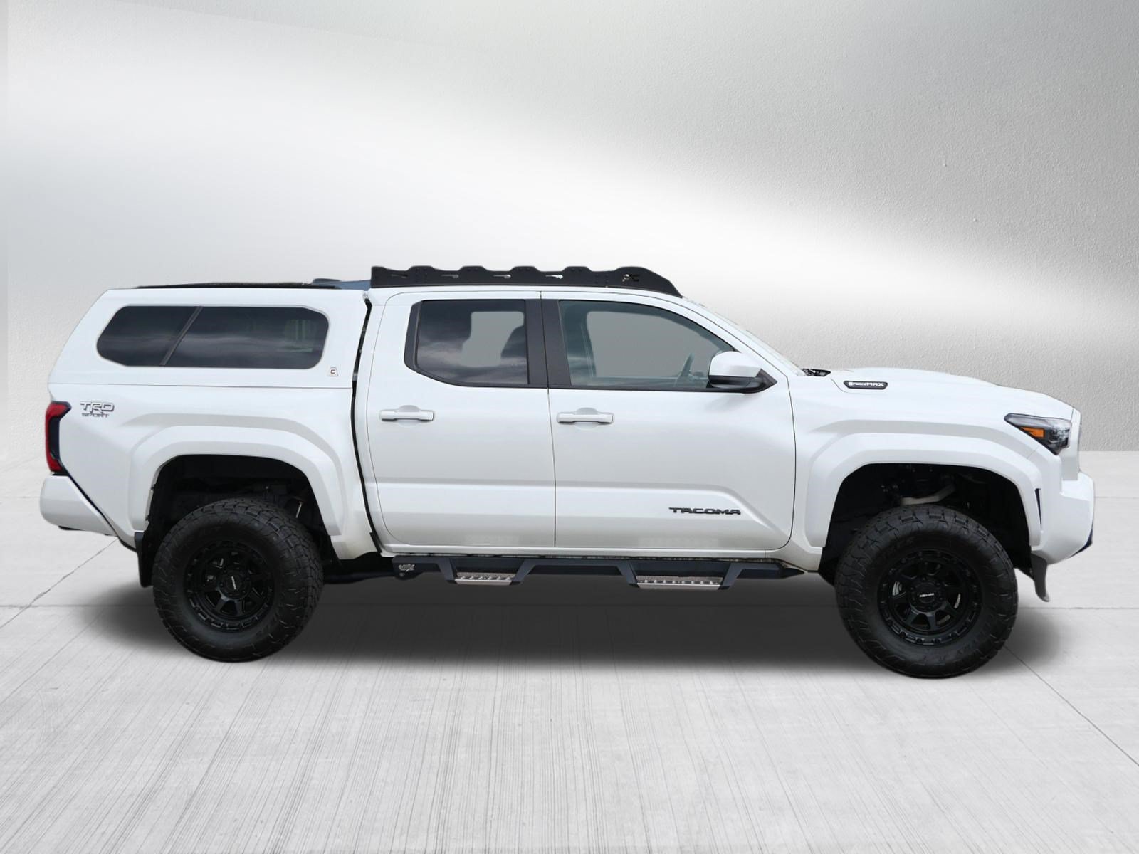 Used 2025 Toyota Tacoma TRD Sport AWD/4WD image 8
