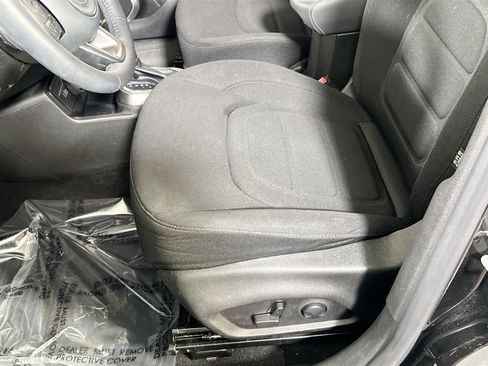 Used 2022 Jeep Renegade Latitude w/ Convenience Group image 19