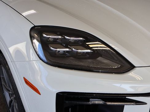 New 2025 Porsche Cayenne image 14
