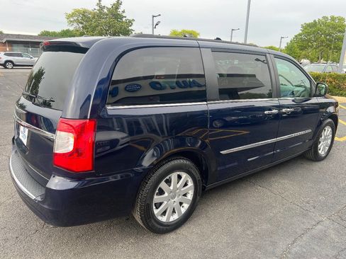 Used 2015 Chrysler Town & Country Touring w/ Driver Convenience Group FWD image 13