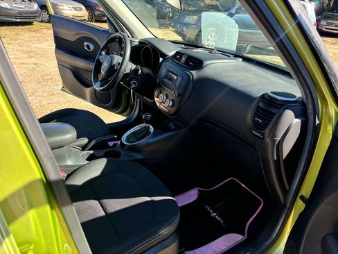 Used 2014 Kia Soul FWD image 7