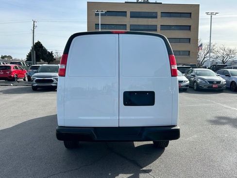 Used 2022 Chevrolet Express 3500 w/ Driver Convenience Package image 9