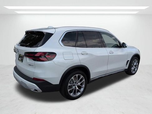 New 2026 BMW X5 xDrive40i w/ Parking Assistance Package AWD/4WD image 4