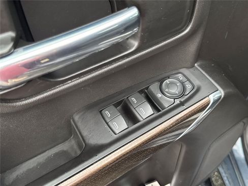 Used 2022 Chevrolet Silverado 1500 LT AWD/4WD image 18