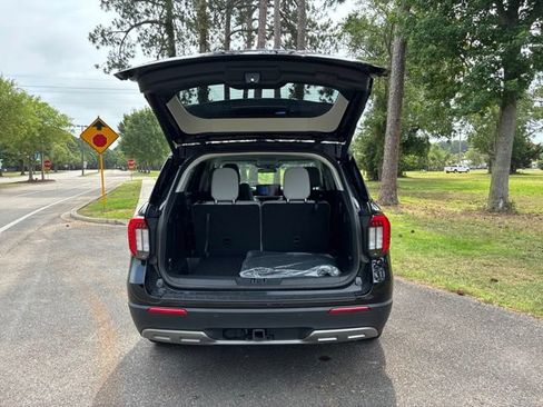 Used 2025 Ford Explorer Active w/ Active Comfort Package RWD image 19
