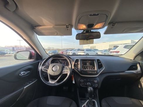 Used 2017 Jeep Cherokee Latitude w/ Comfort & Sound Group image 4