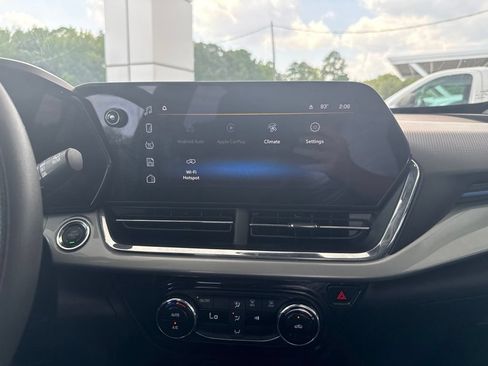 Used 2025 Chevrolet Trax LT FWD image 16