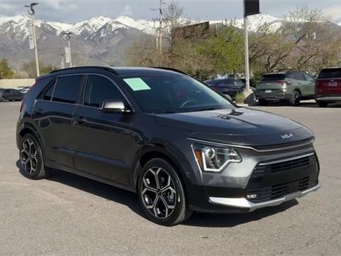Used 2024 Kia Niro EX Touring image 9