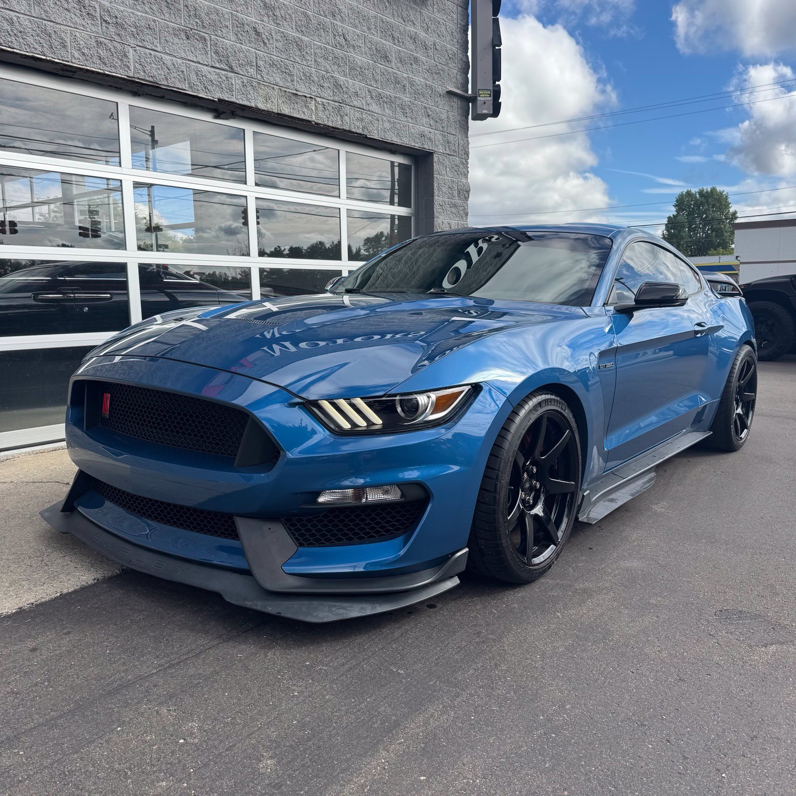 Used 2020 Ford Mustang Shelby GT350R w/ GT350R Equipment Group 920A RWD image 1