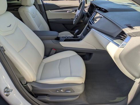 Certified 2024 Cadillac XT5 Premium Luxury w/ Technology Package AWD/4WD image 32