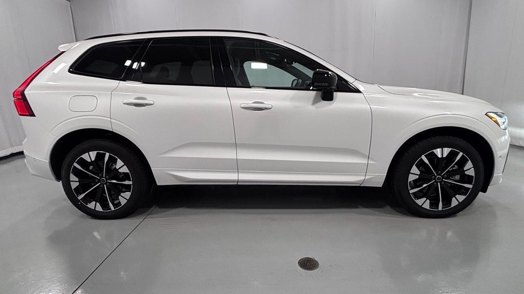 Certified 2026 Volvo XC60 B5 Plus AWD/4WD image 5