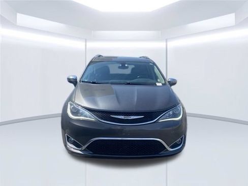 Used 2019 Chrysler Pacifica Limited FWD image 6