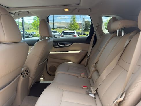 Used 2015 Nissan Rogue SL w/ SL Premium Package AWD/4WD image 10