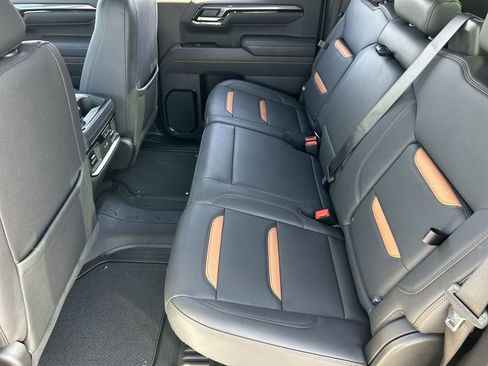 Used 2025 GMC Sierra 1500 AT4 w/ Technology Package AWD/4WD image 25