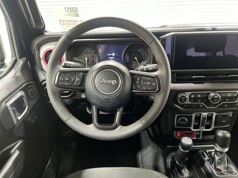 Used 2024 Jeep Wrangler Unlimited AWD/4WD image 14