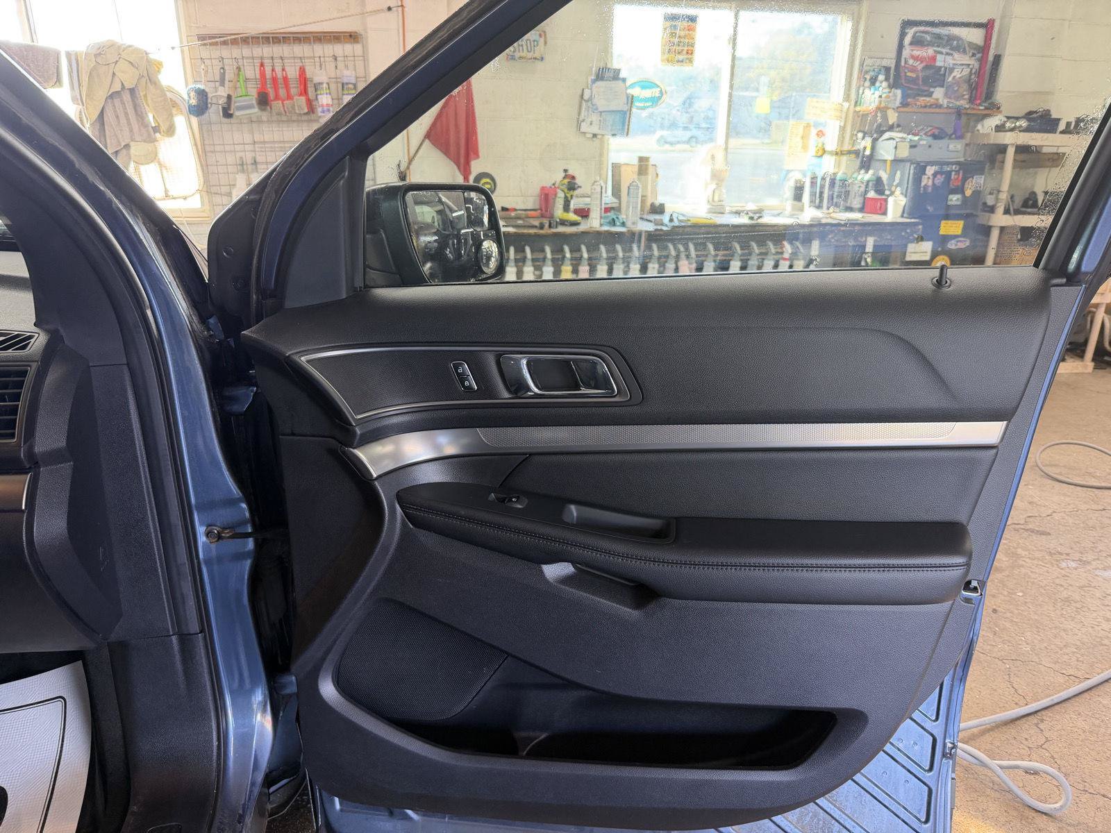 Used 2018 Ford Explorer XLT FWD image 29