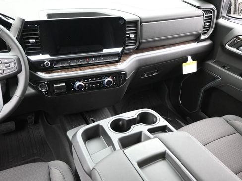 New 2026 GMC Sierra 1500 SLE image 10