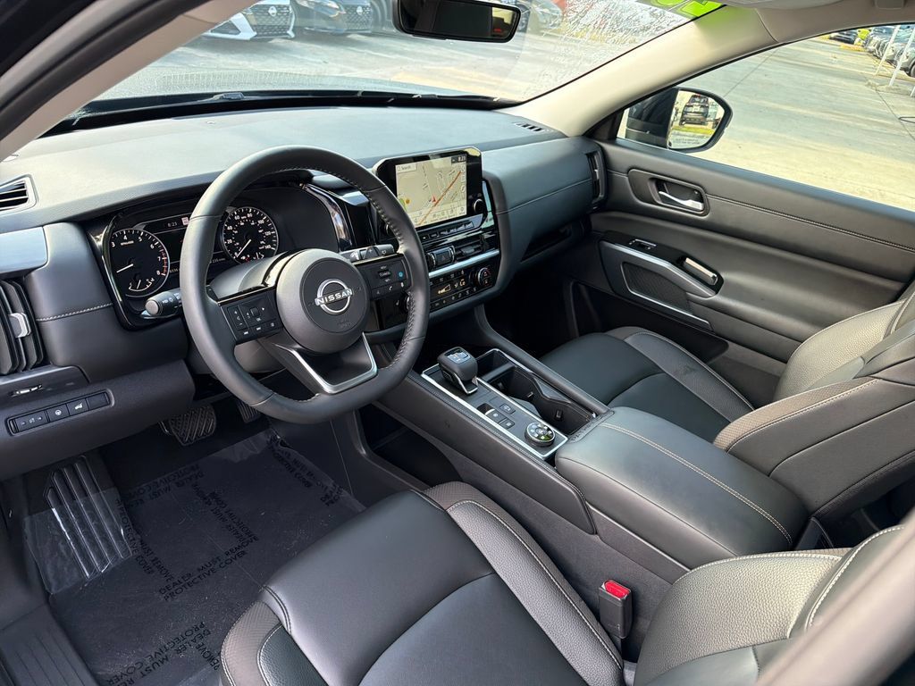 Certified 2025 Nissan Pathfinder SL AWD/4WD image 14