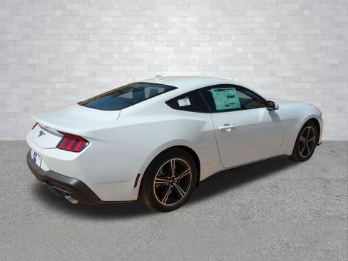Used 2025 Ford Mustang Coupe RWD image 5