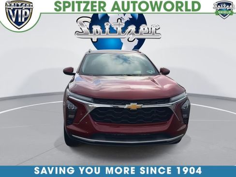 Used 2025 Chevrolet Trax LT w/ LT Convenience Package image 3